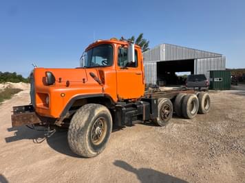 Main image Mack DM690S