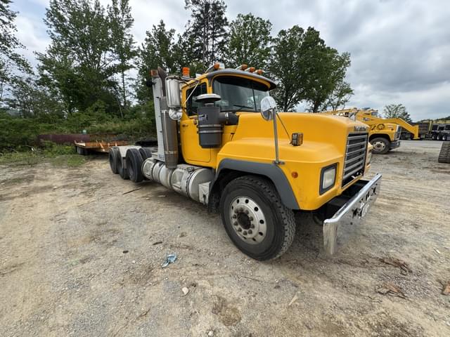 Image of Mack RD688S equipment image 3