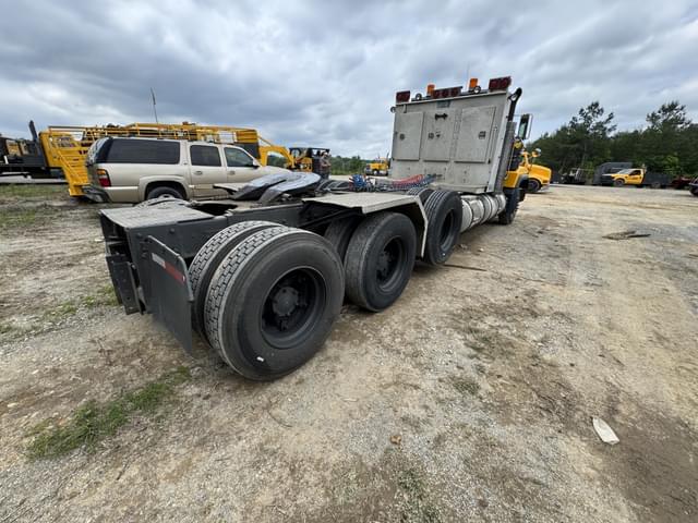 Image of Mack RD688S equipment image 2