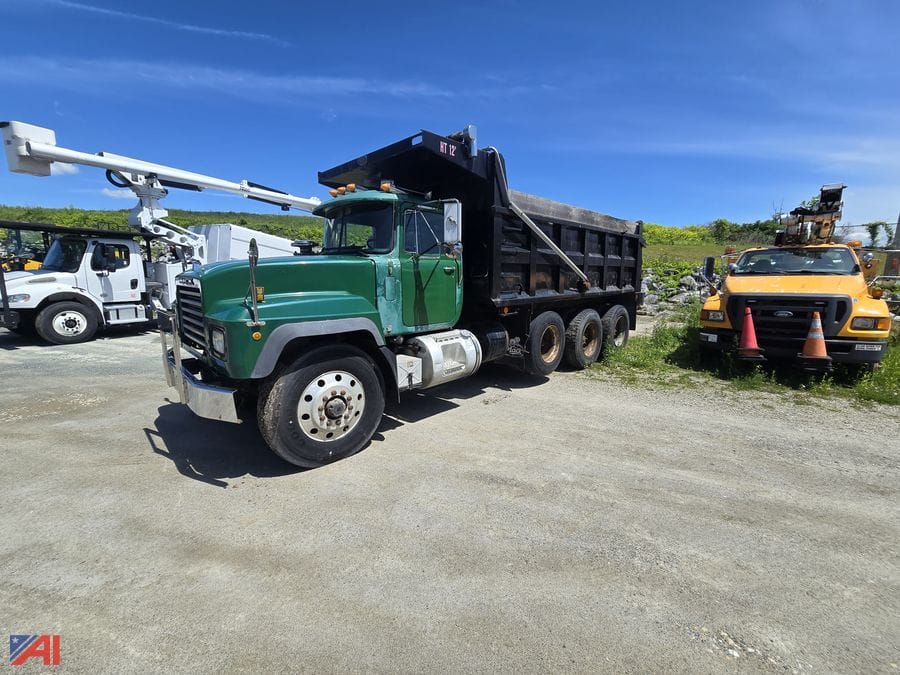 1996 Mack RD688S Equipment Image0