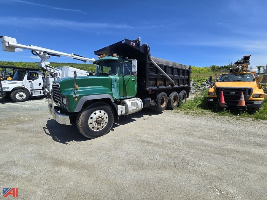 Image of Mack RD688S Primary image