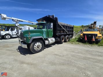 Main image Mack RD688S