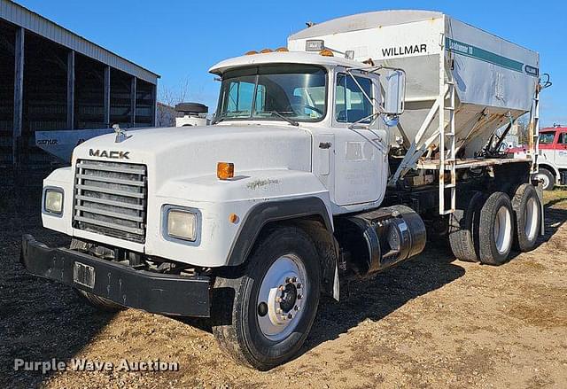 Image of Mack RD688S equipment image 1