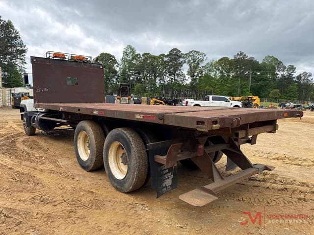 Image of Mack RD688S equipment image 2