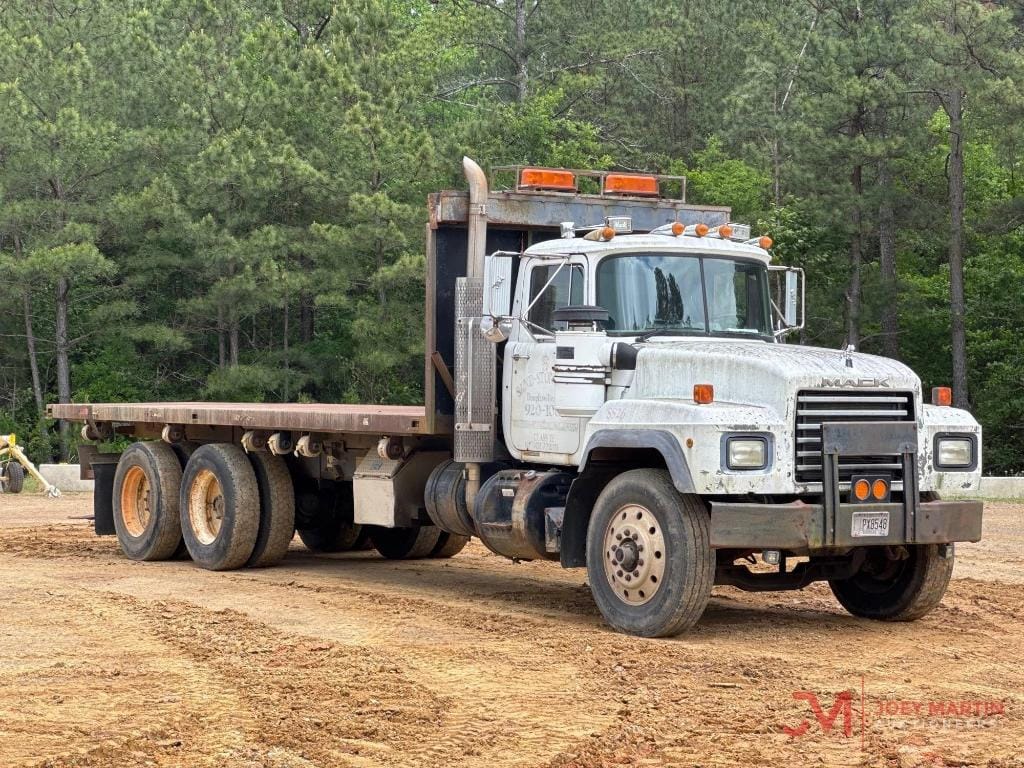 1996 Mack RD688S Equipment Image0