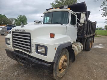 Main image Mack RD690S