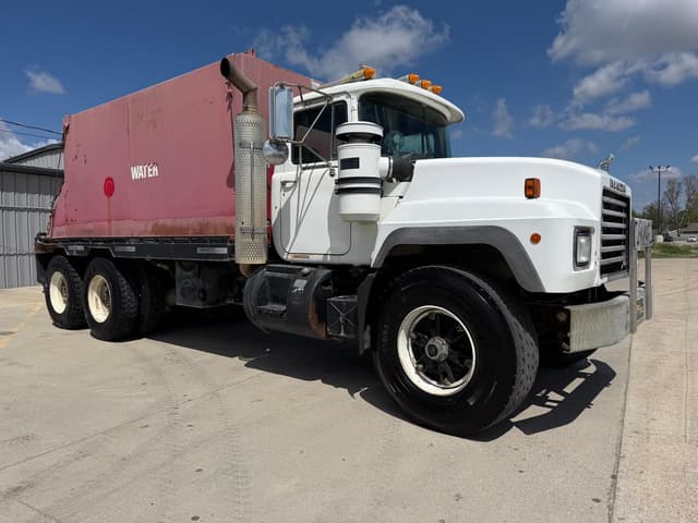 Image of Mack RD690S equipment image 1