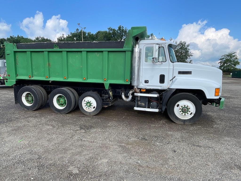 Main image Mack CH613