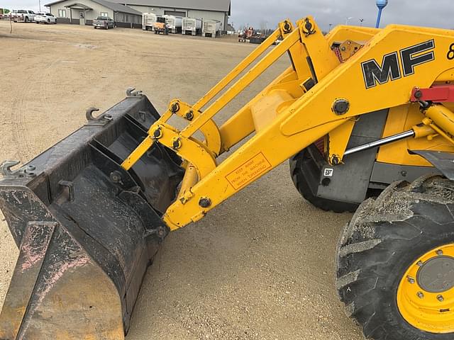 Image of Massey Ferguson 660 equipment image 4