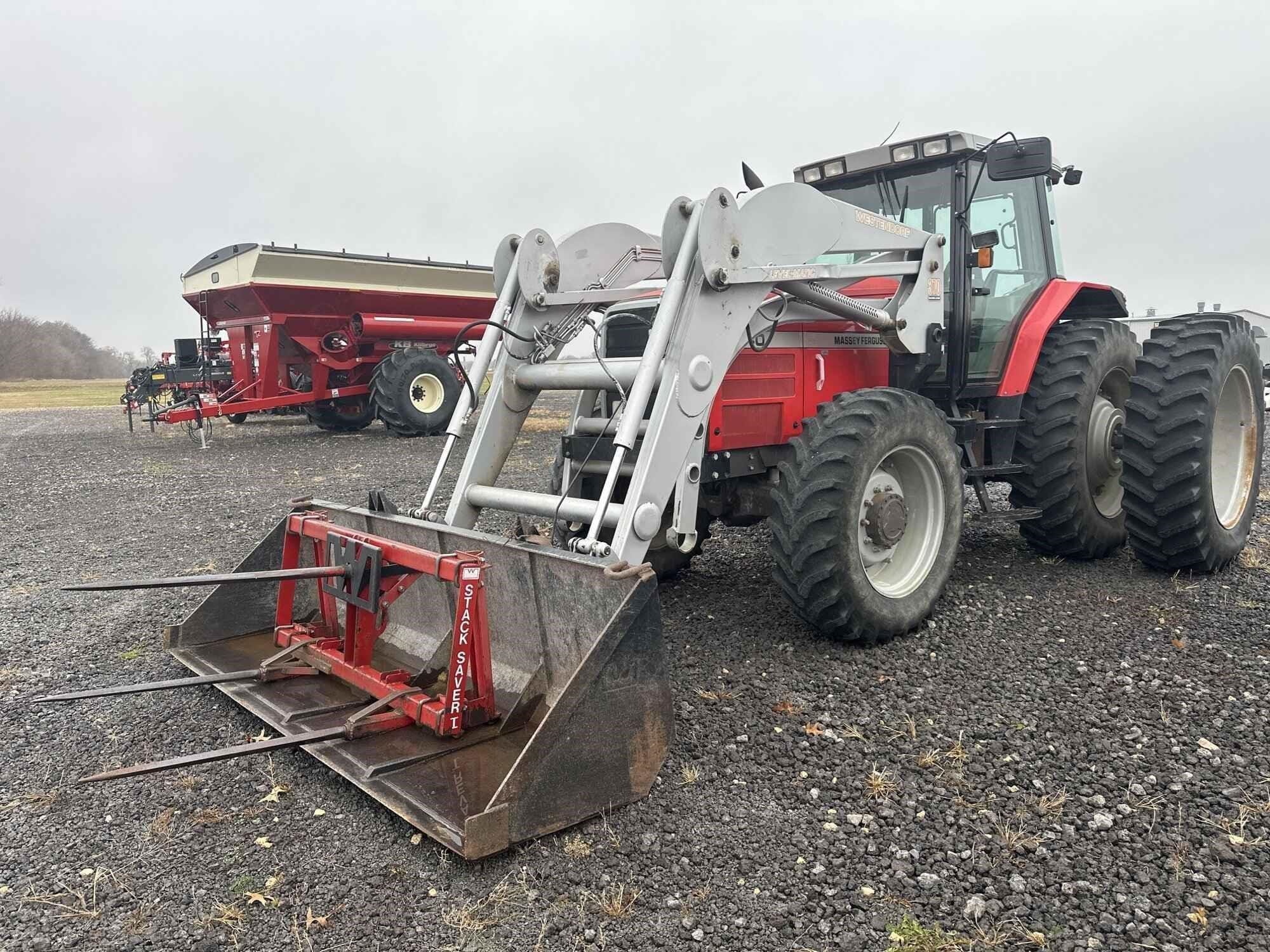 1996 Massey Ferguson 8140 Equipment Image0