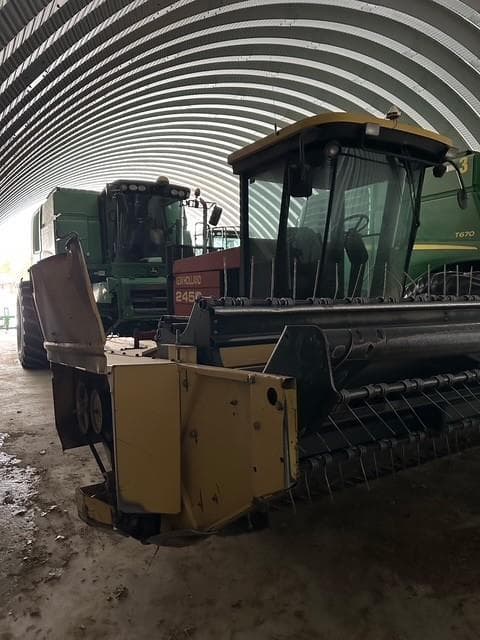 Image of New Holland 2450 equipment image 4