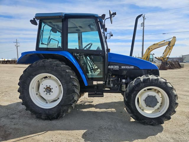 Image of New Holland 4835 equipment image 4