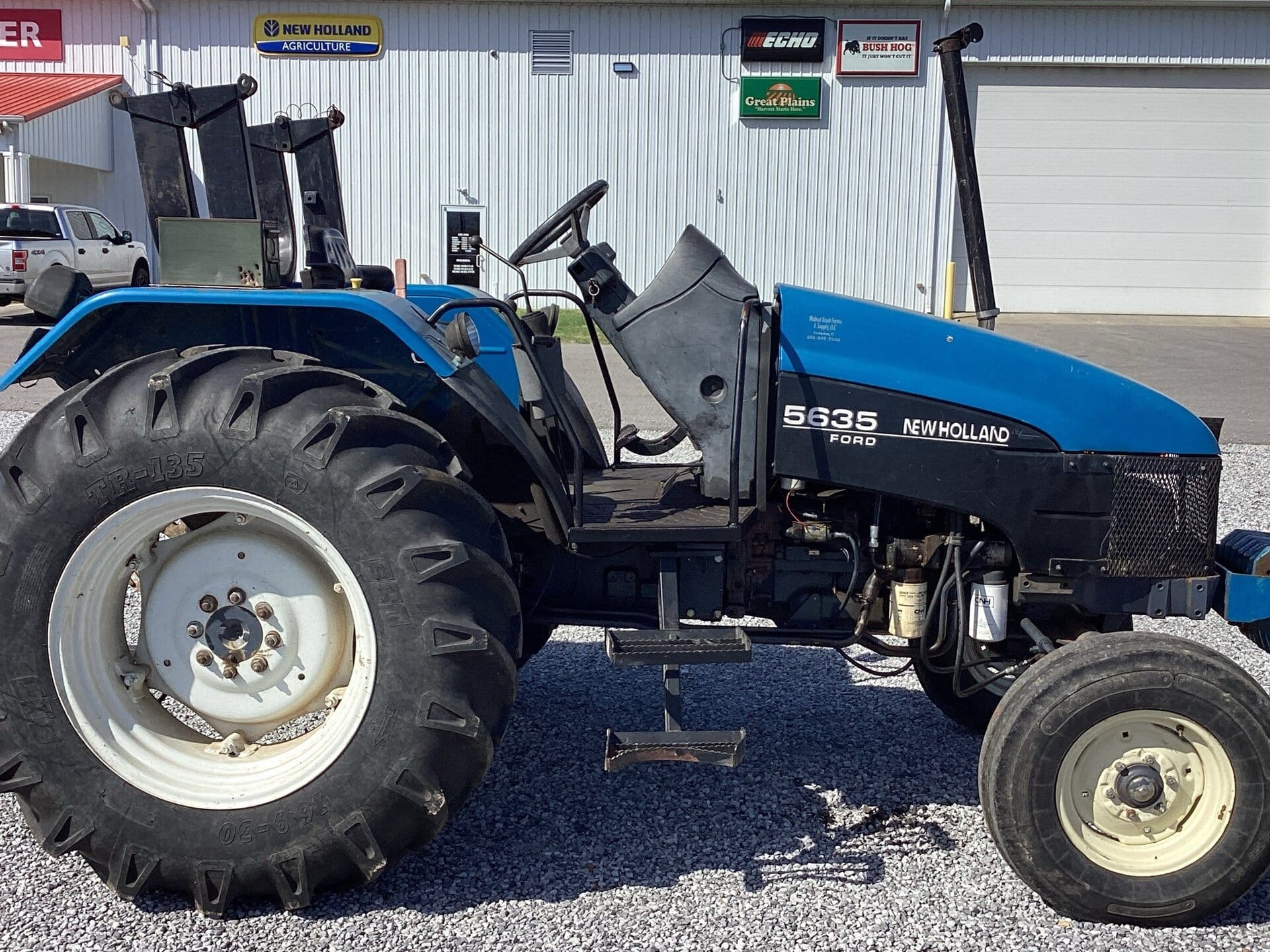 1996 New Holland 5635 Equipment Image0