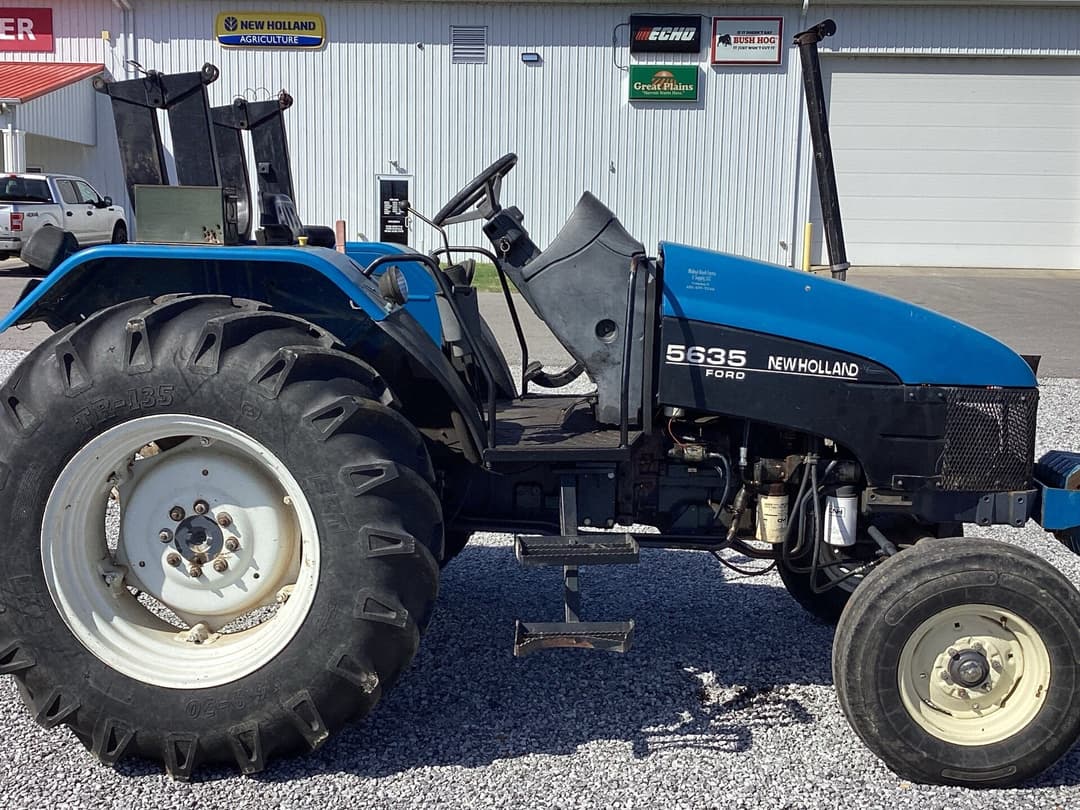 Image of New Holland 5635 Primary image