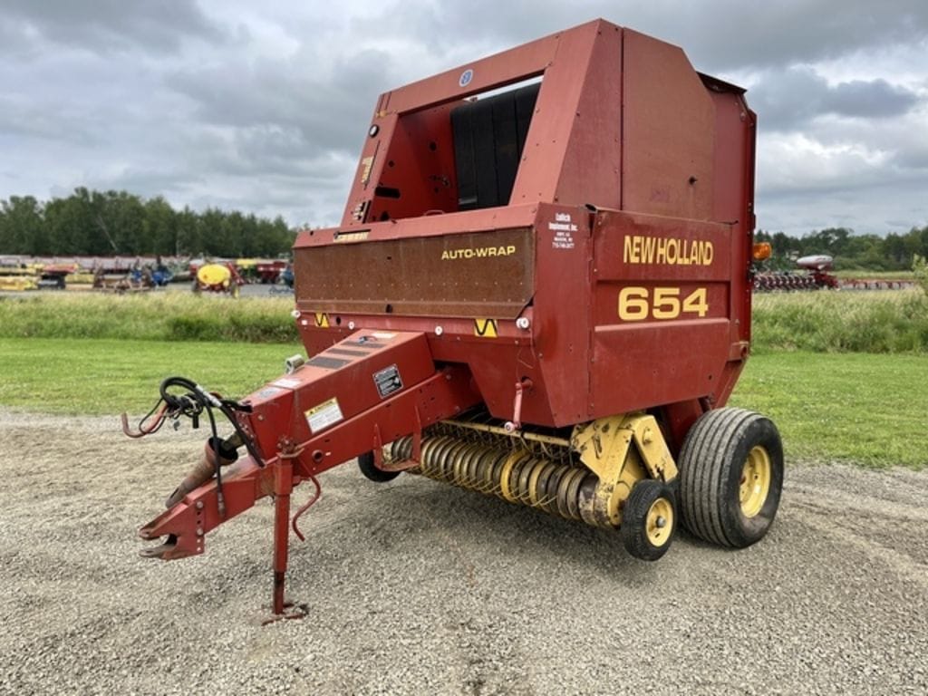1996 New Holland 654 Equipment Image0
