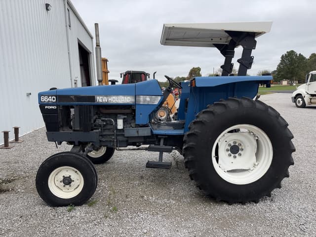 Image of New Holland 6640 equipment image 3