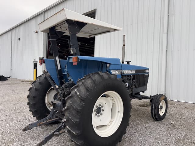 Image of New Holland 6640 equipment image 2