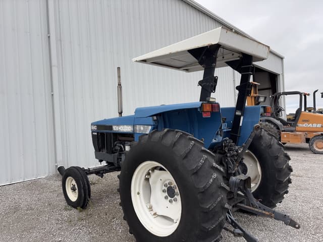 Image of New Holland 6640 equipment image 4