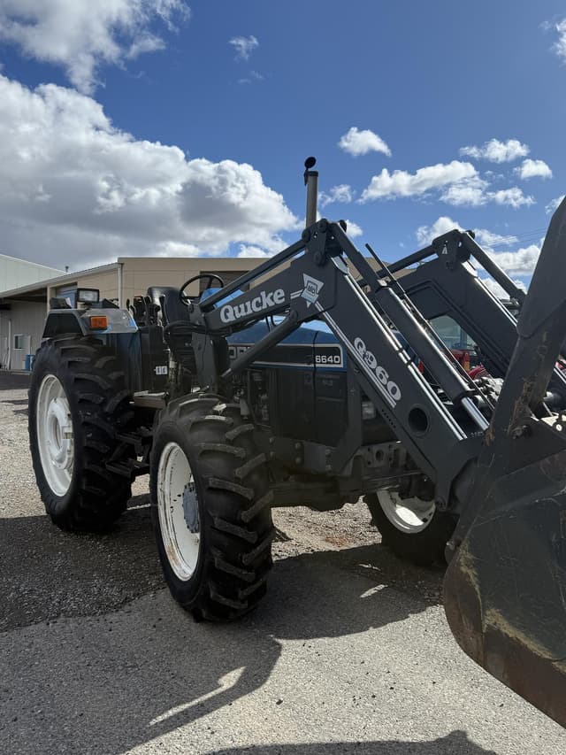 Image of New Holland 6640 equipment image 3