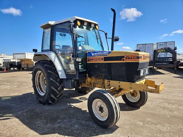 Image of New Holland 7740 equipment image 3