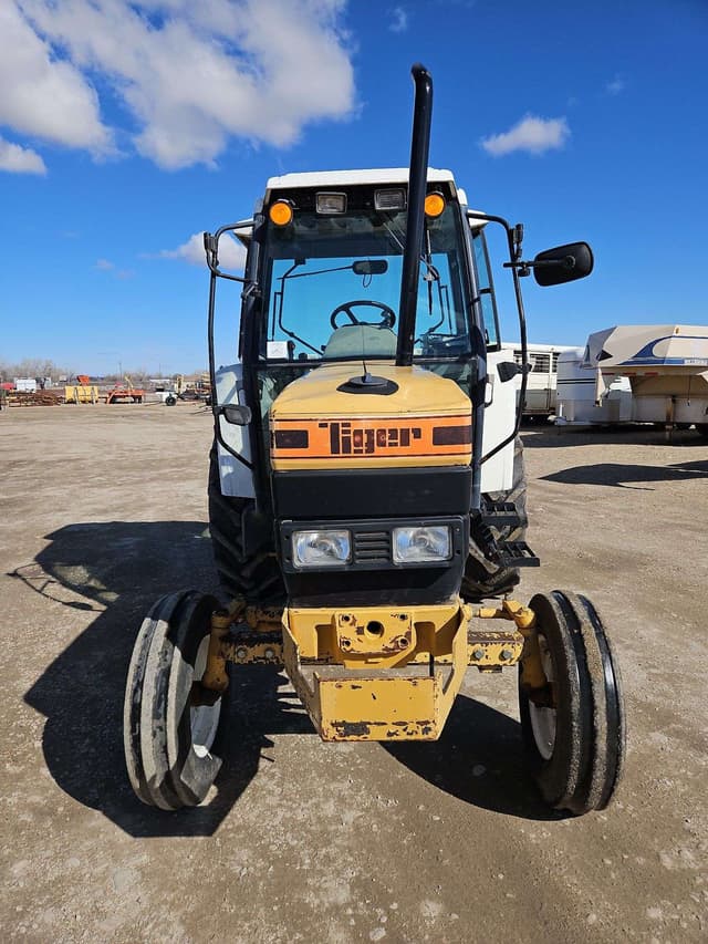 Image of New Holland 7740 equipment image 2