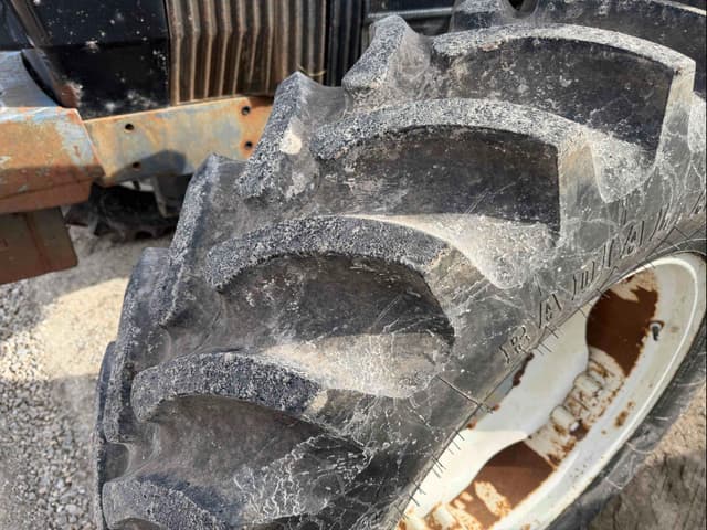 Image of New Holland 8340 equipment image 4