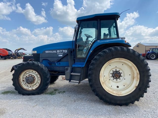 Image of New Holland 8770 equipment image 4