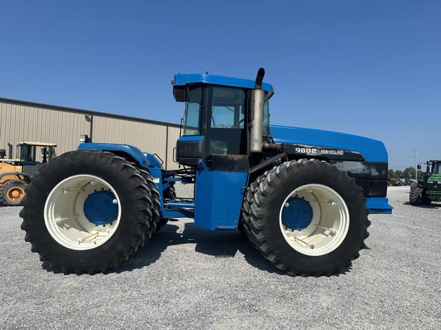 Image of New Holland 9682 equipment image 3