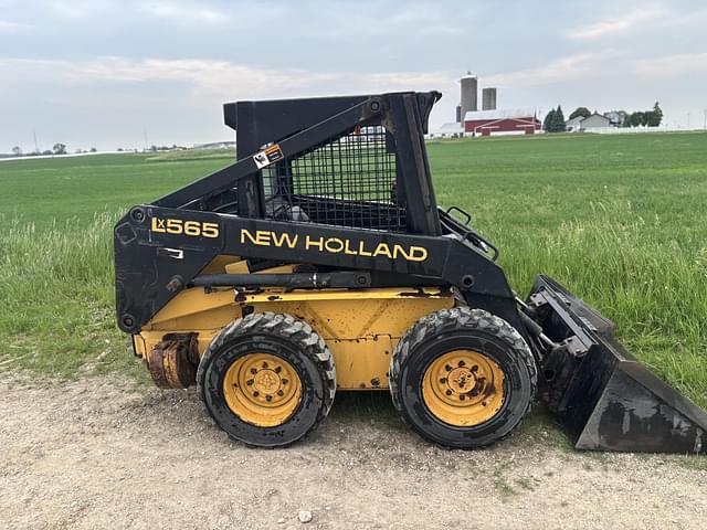 Image of New Holland LX565 equipment image 1