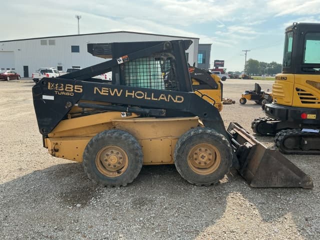 Image of New Holland LX885 equipment image 3