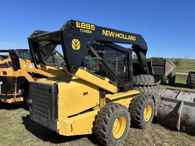 Image of New Holland LX885 equipment image 4