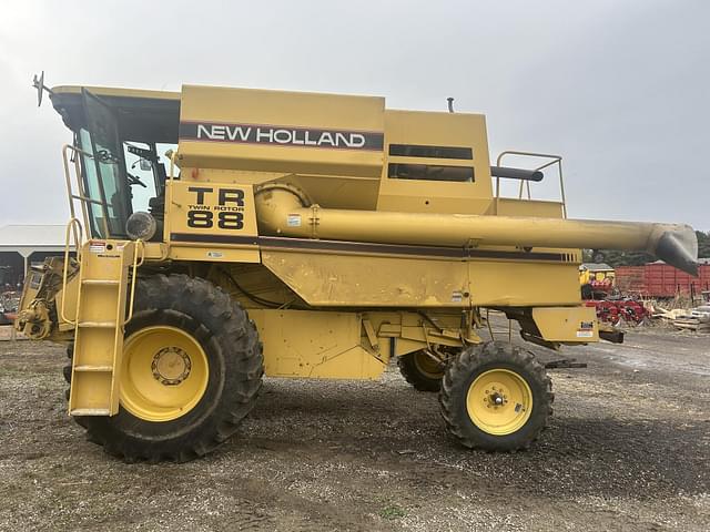 Image of New Holland TR88 equipment image 1