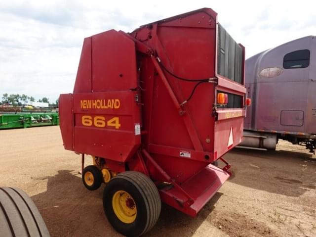 Image of New Holland 664 equipment image 3