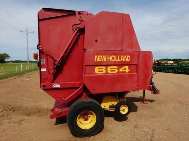 Image of New Holland 664 equipment image 1