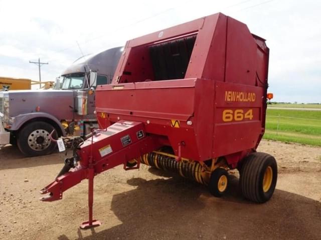 Image of New Holland 664 equipment image 2
