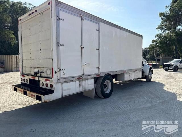 Image of Peterbilt 330 equipment image 4