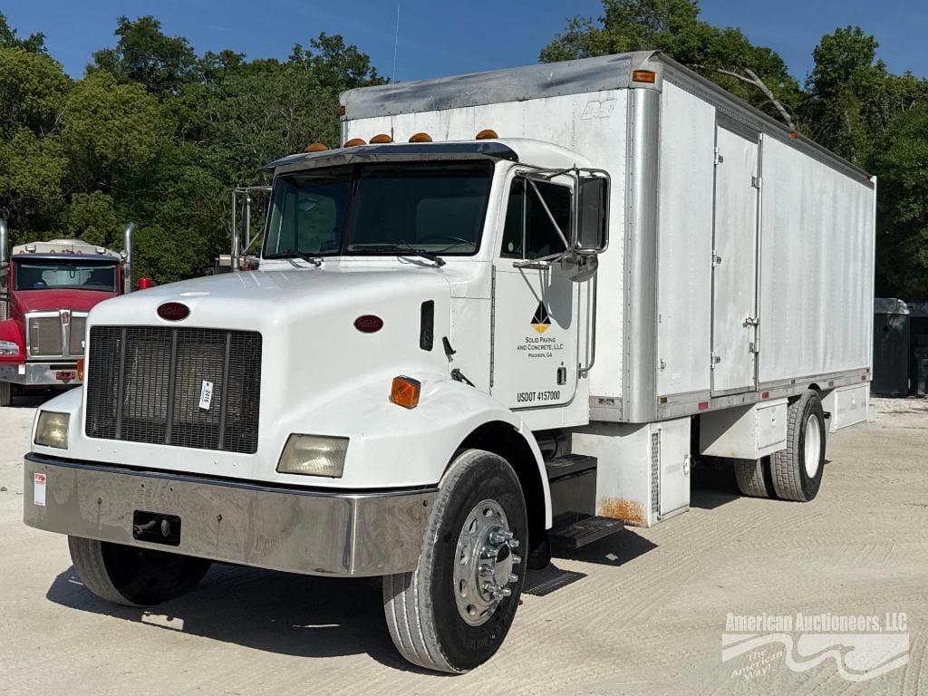 Main image Peterbilt 330