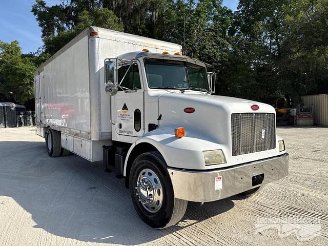 Image of Peterbilt 330 equipment image 2