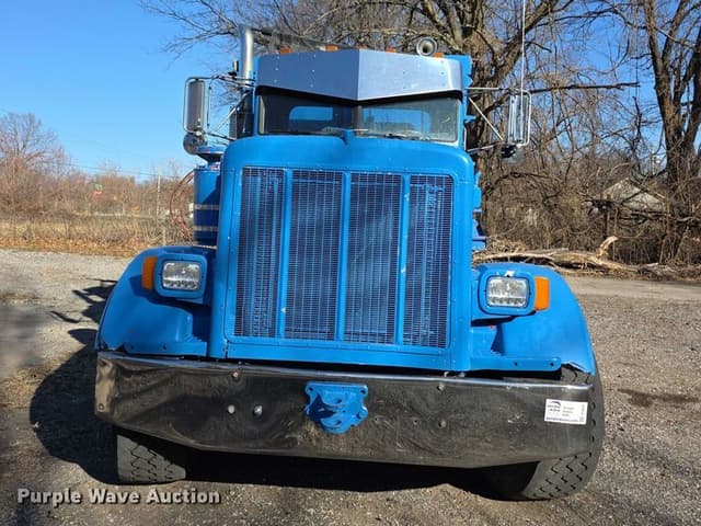 Image of Peterbilt 357 equipment image 1