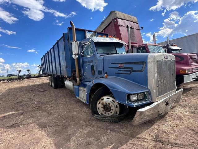 Image of Peterbilt 377 equipment image 1