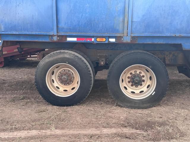 Image of Peterbilt 377 equipment image 3
