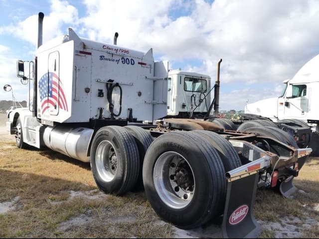Image of Peterbilt 377 equipment image 3