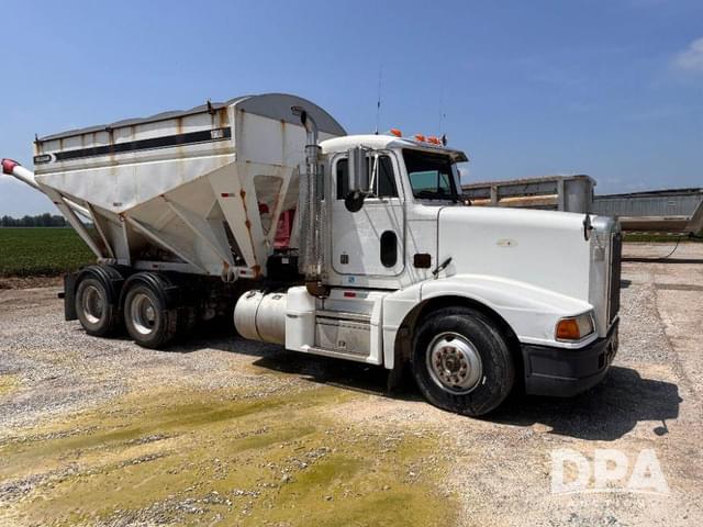 Image of Peterbilt 377 equipment image 4