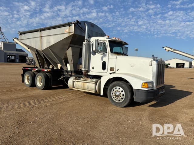 Image of Peterbilt 377 equipment image 1