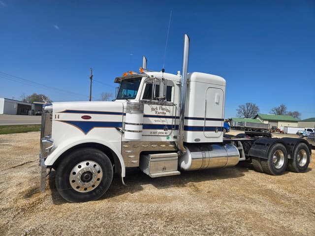 Image of Peterbilt 377 equipment image 4