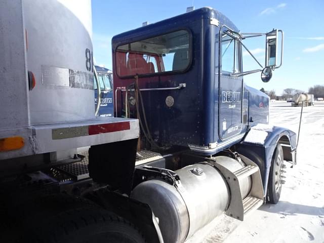 Image of Peterbilt 377 equipment image 3