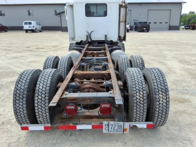 Image of Peterbilt 377 equipment image 4