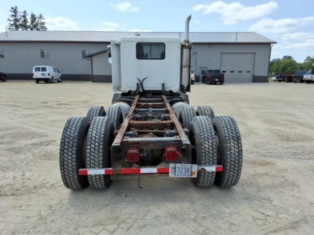 Image of Peterbilt 377 equipment image 3