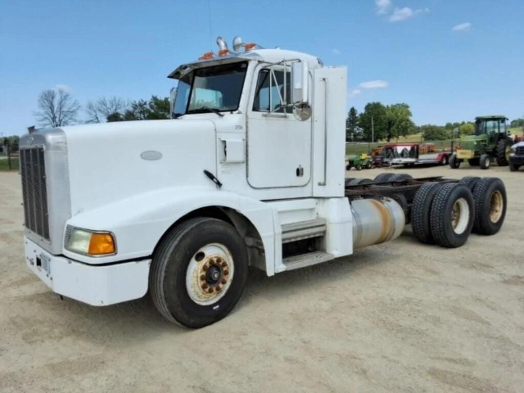 1996 Peterbilt 377 Equipment Image0
