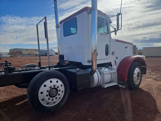 Image of Peterbilt 378 equipment image 4